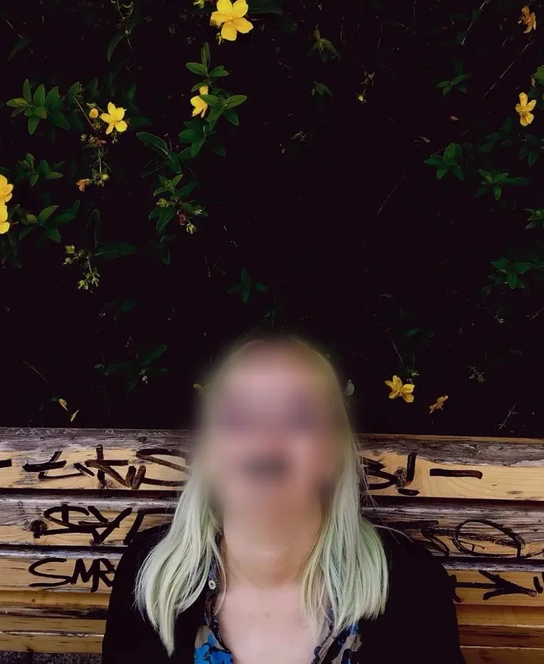 Esra, 19