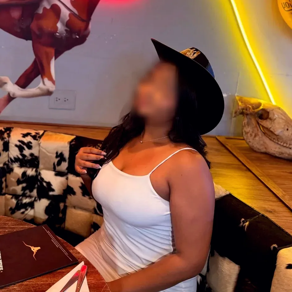 Özlem, 22