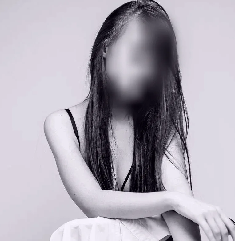 Vivien, 19